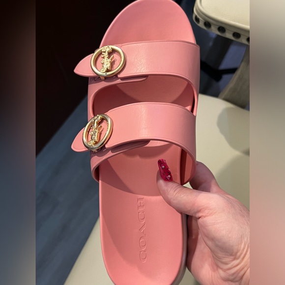 COACH PRETTY 😍 IN PINK SLIDES 9.5 excellent condition Brass detailing - Picture 2 of 10